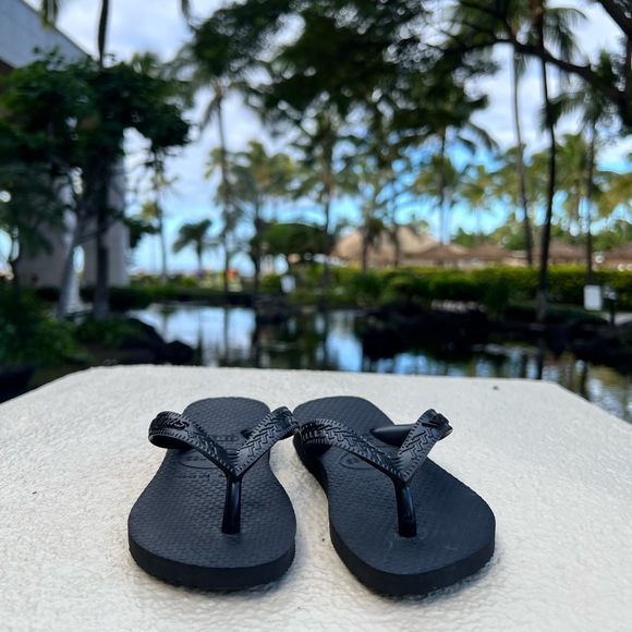 Havaianas flip flop & Locals flip flop (2 flip flops) - Picture 2 of 11